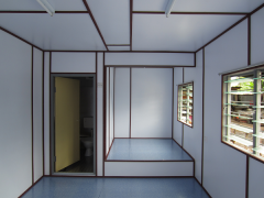 Cabin with toilet图2