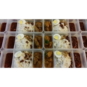 Nasi lemak with rendang chicken