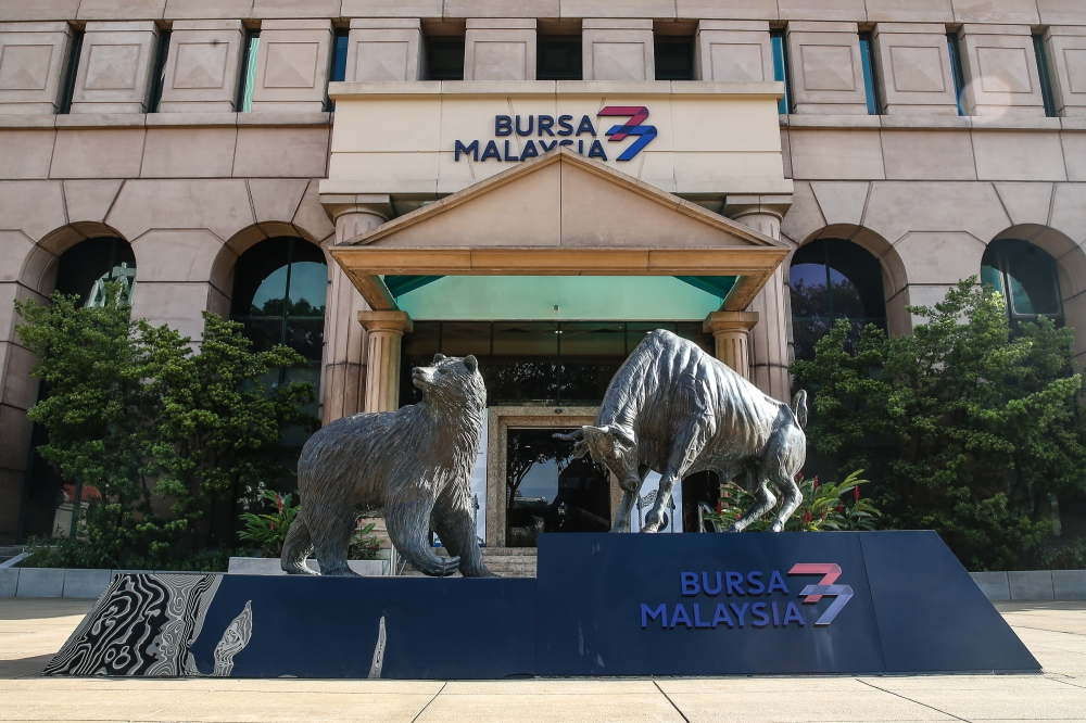 FBM KLCI slips below 1,600 amid persistent foreign selling, banking heavyweights under pressure