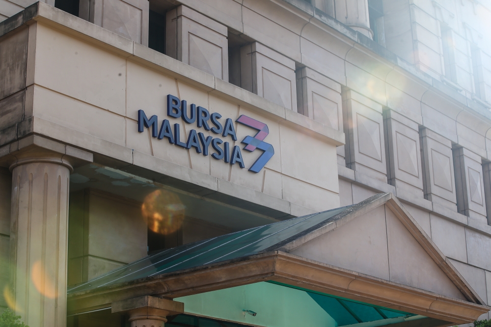 Bursa Malaysia claws back losses but remains stuck below 1,600