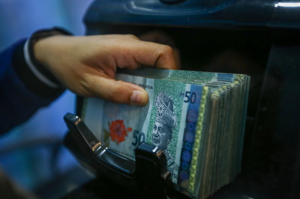 Local unit strengthens despite firmer US dollar, aided by softer inflation outlook