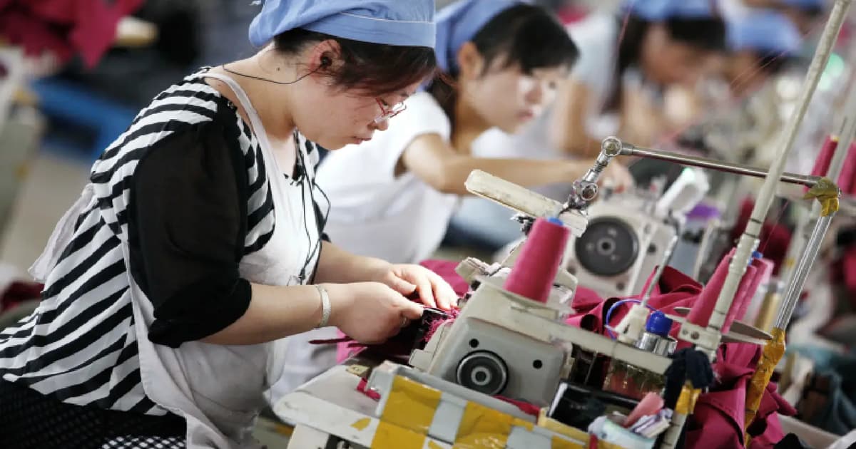 China’s factory activity returns to contraction in October